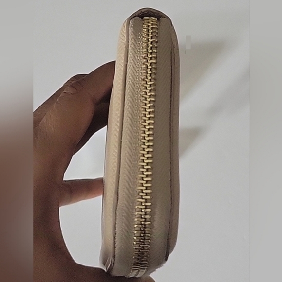 SALVATORE FERRAGAMO VARA Wallet In Beige -EXCELLENT CONDITION - Picture 8 of 14